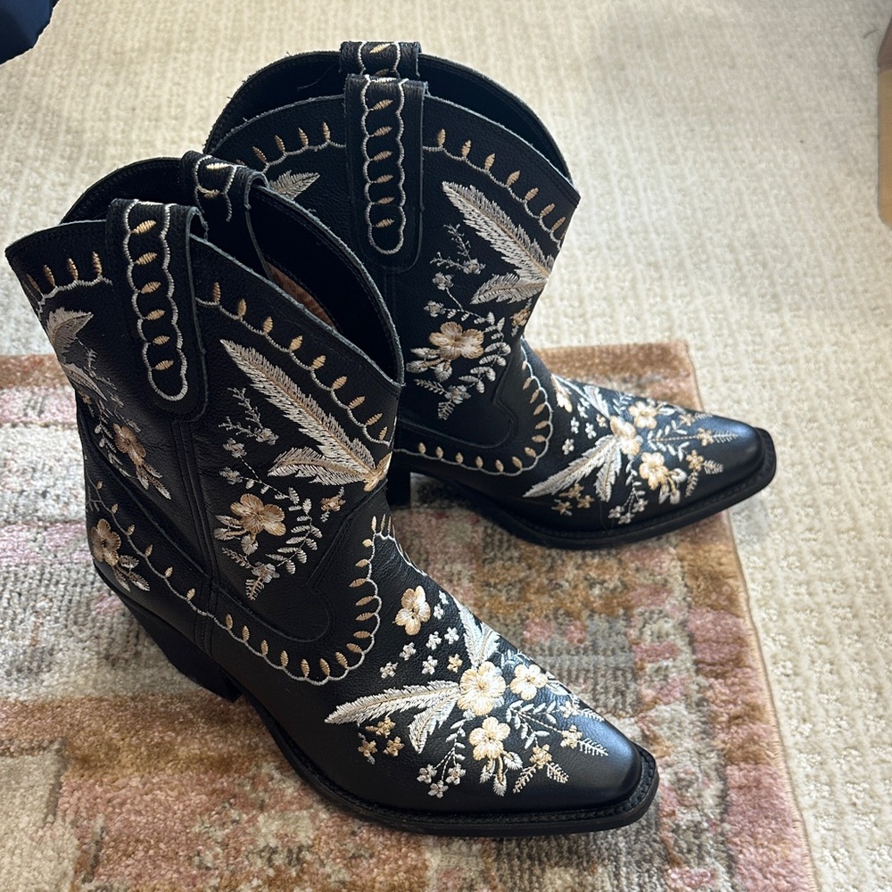 Dingo Black Embroidered Ankle Boots